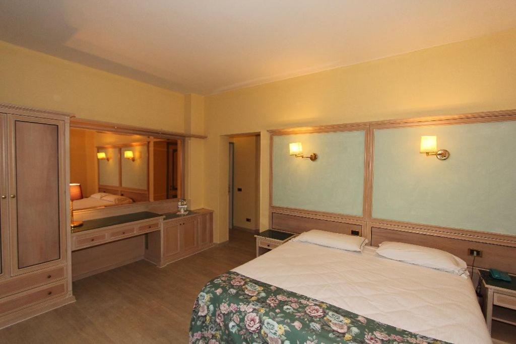 Park Hotel Reggio nell'Emilia Buitenkant foto